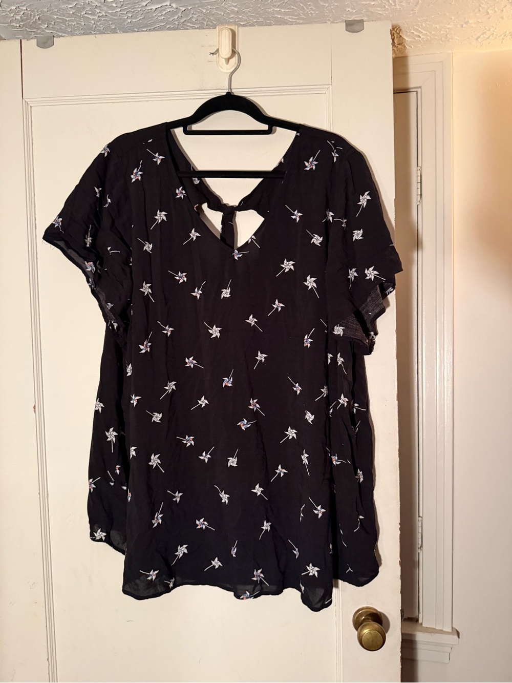 torrid Black Floral Tie-Back Short Sleeve Blouse